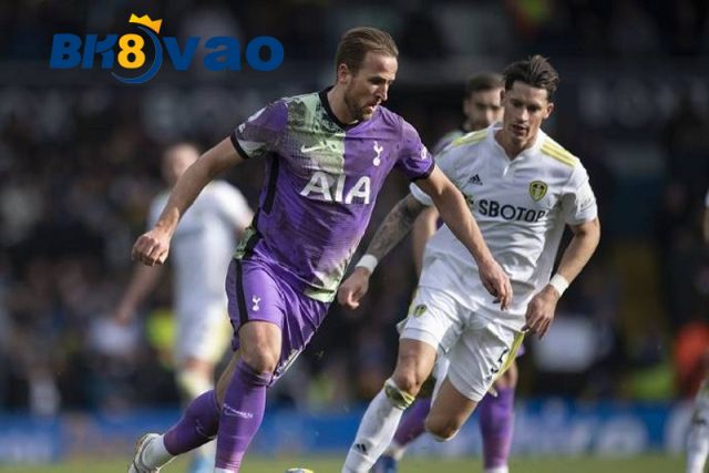 Tran-dau-giua-Leeds-vs-Tottenham.1