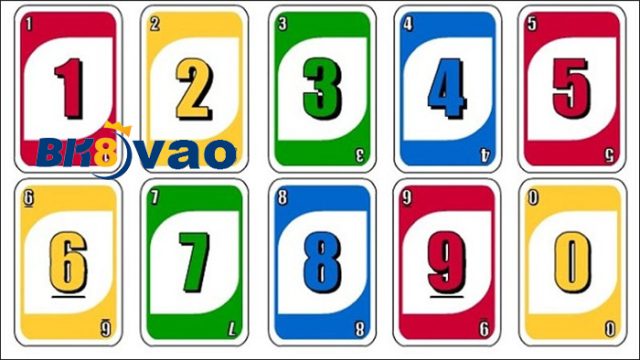 Bạn cần chuẩn bị sẵn bộ bài Uno và giấy bút để ghi và tính điểm sau mỗi lượt chơi.